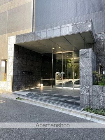 レジディア西麻布の玄関写真