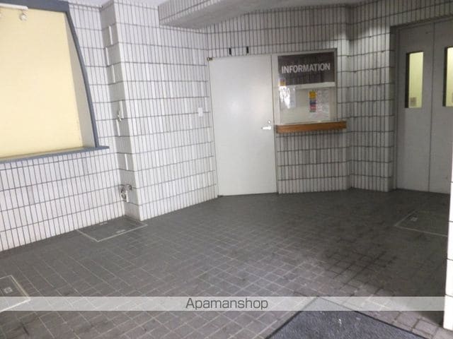PEOPLE NOIIIの玄関写真