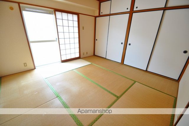 阪急千里線 北千里駅 バス乗車時間：11分 最寄りバス停で下車 徒歩3分 5階建 築38年の内装写真