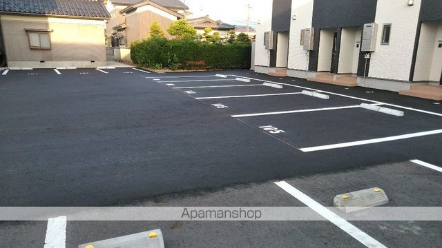 BLESTON COURTの玄関写真