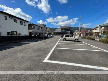 アーク比叡[2LDK/48.68m2]の駐車場2