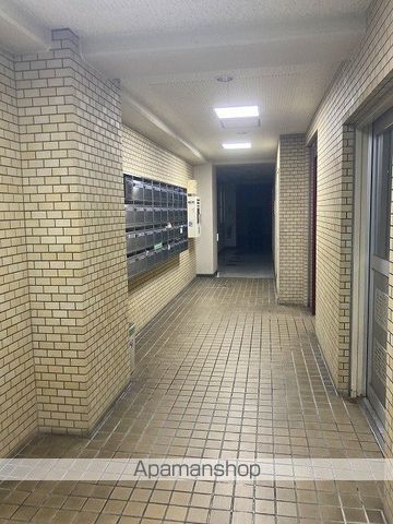 シブシタビルの玄関写真