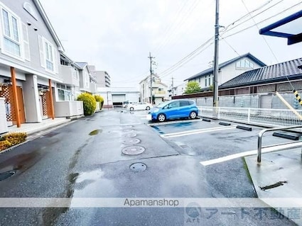 愛媛県松山市山越１丁目[2DK/44.34m2]の駐車場2