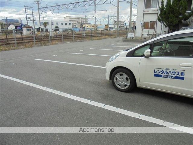 和歌山県和歌山市新在家[2LDK/54.96m2]の駐車場1