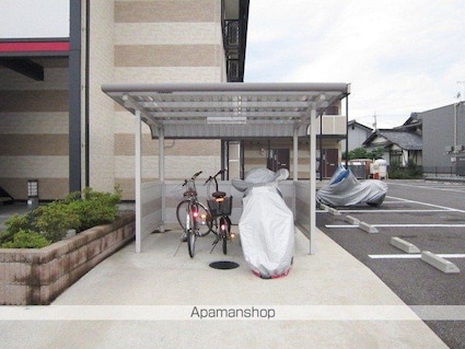 レオパレスＭＩＮＥＭＵＲＡ[1K/23.18m2]の駐車場2