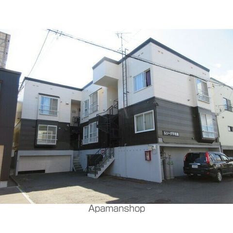 ルシーダ平和通の玄関写真