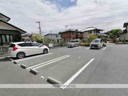 Ｊａｄｅ　Ａ棟[1LDK/53.48m2]の駐車場