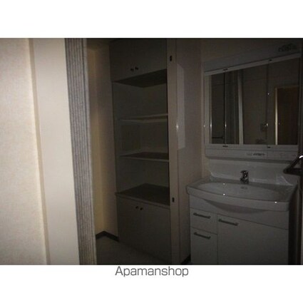 ガーデンクレス[2LDK/67.27m2]の洗面所