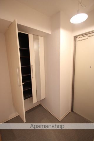 ホワイトローズ[1LDK/53m2]の玄関