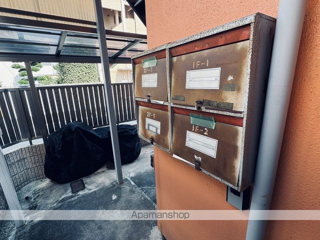 四海アパートの玄関写真