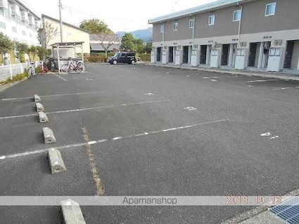 レオパレスｍｅｌａ[1K/28.02m2]の駐車場