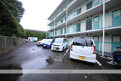 グリーンハイム桜塚[1R/18.9m2]の駐車場