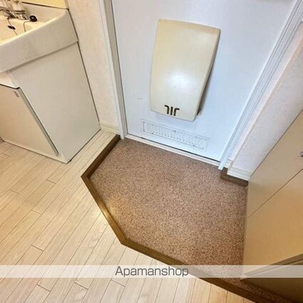 滋賀県東近江市東沖野２丁目[1K/21m2]の玄関