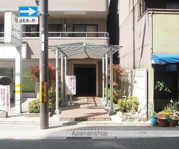 マノワール木津屋橋の玄関写真