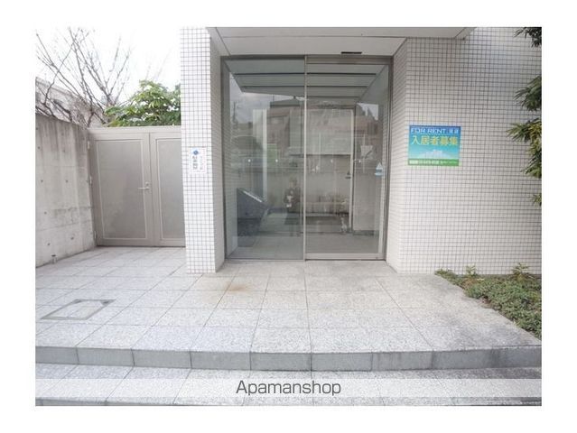 ストーリア神宮前の玄関写真