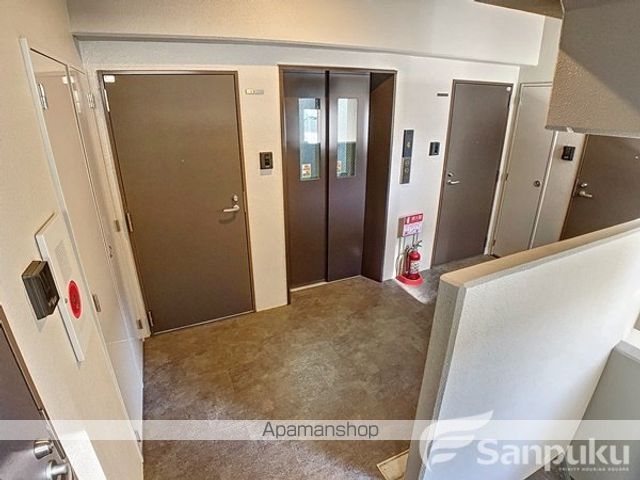 アスプラス平和通の玄関写真