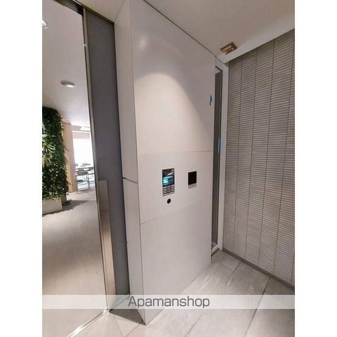 コンフォリア東新宿ステーションフロントの玄関写真