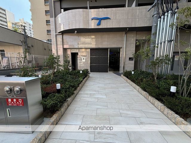 セレニテ江坂グランデの玄関写真