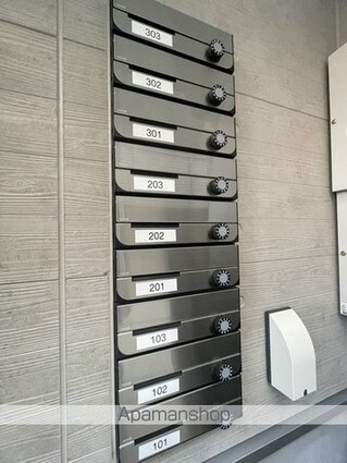 東京都三鷹市下連雀１丁目[1K/18.77m2]の玄関