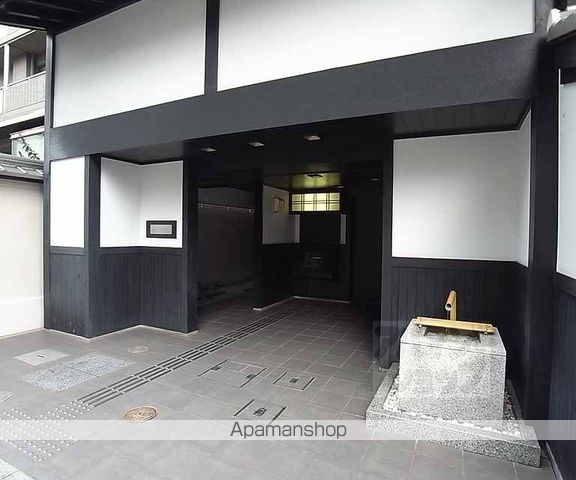 イーグルコート京都錦小路の玄関写真