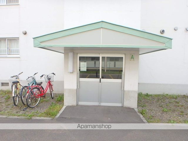 ビレッジハウス発寒2号棟の玄関写真