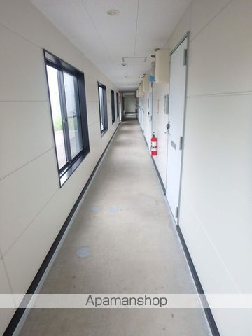 レオパレス西町北の玄関写真