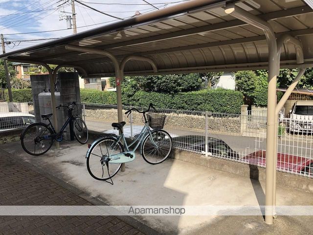 レオパレスフルーラの玄関写真