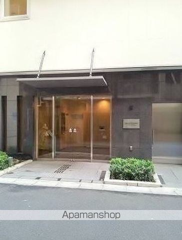 ラクアスレジデンス東新宿の玄関写真