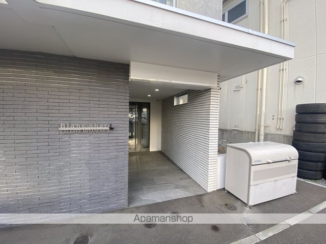 ブランシャールチェレステ宮の森の玄関写真