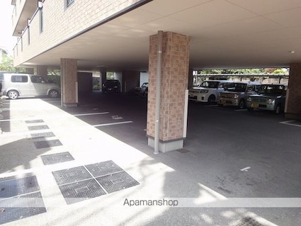 こうき秦南[1K/29.85m2]の駐車場
