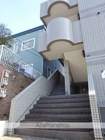 ノースビルの玄関写真