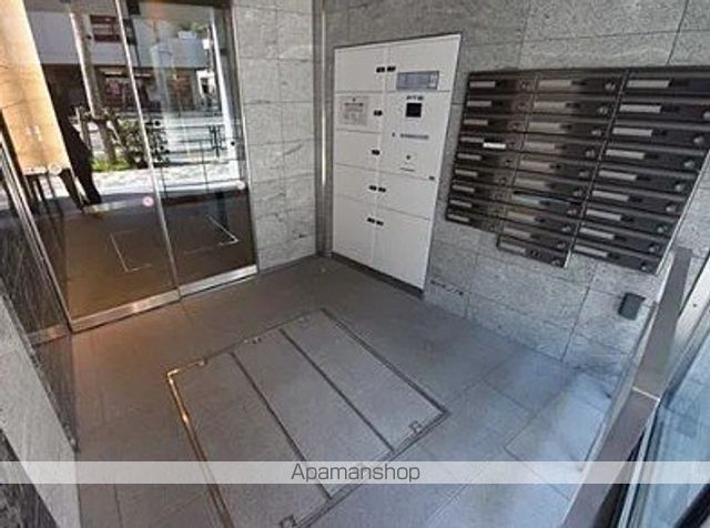 レジディア神田淡路町の玄関写真