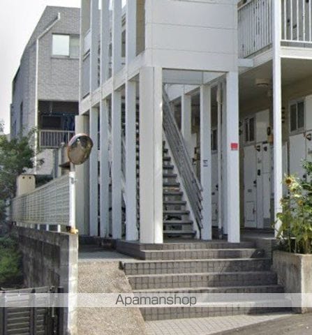 レオパレスメルスィーコリンヌの玄関写真