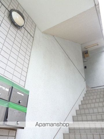 コンフォーム若松の玄関写真