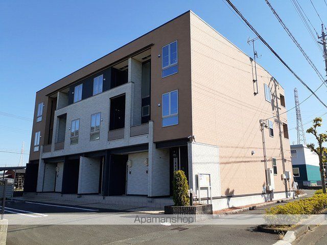 袋井市 3階建 築16年の玄関写真