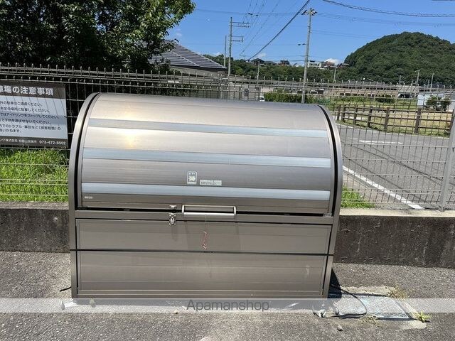 和歌山県海南市重根西１丁目[2LDK/58.07m2]の共用部1