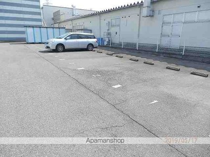 レオパレスアーバンロフト東鯖江[1K/19.87m2]の駐車場