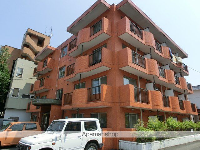ロイヤルコート円山の玄関写真