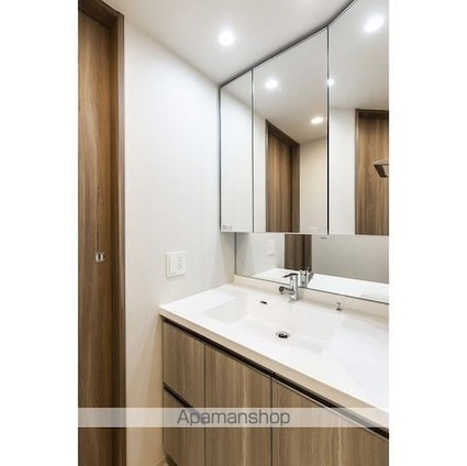 ＬａＳａｎｔｅ　上野[2LDK/42.2m2]の洗面所