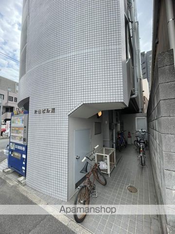 第12片山ビルの玄関写真