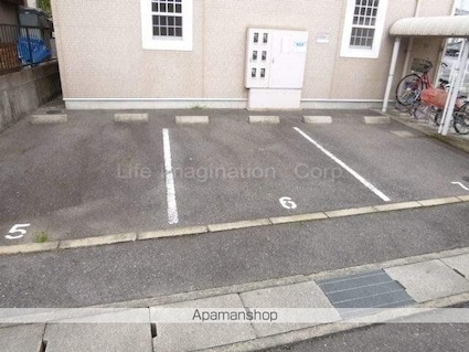 キャピタルハウス[2DK/53.2m2]の駐車場