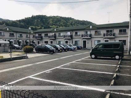 ボヌール幸澤Ｃ棟[2LDK/59.57m2]の駐車場1