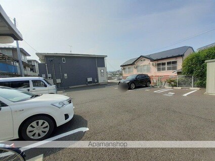 ブランドール　北根[1R/30m2]の駐車場