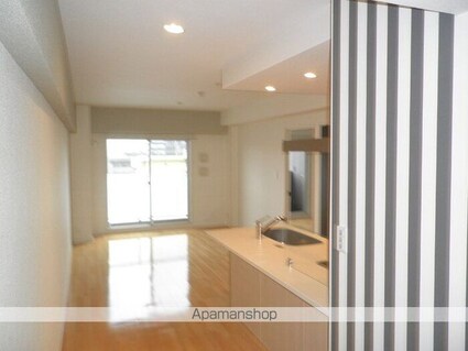 ＴＲＩーＳＴＡＧＥ[2LDK/66.28m2]のリビング・居間