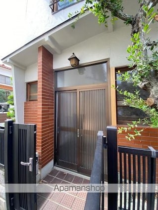 花ノ宮町二丁目一戸建て[3SLDK/69.18m2]の玄関