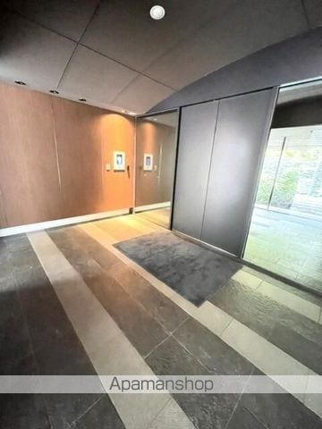 レジディア芝大門IIの玄関写真