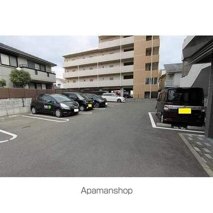 パロス　バーデス　ＡＰＴ[1R/31.59m2]の駐車場