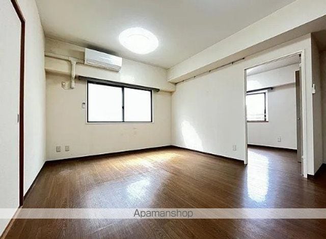 ストークマンションの外観写真