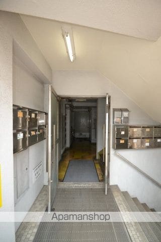 胤森ビルの玄関写真
