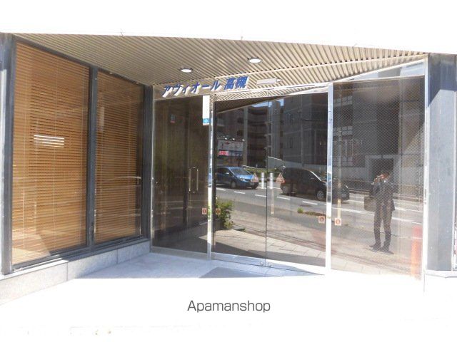 アヴィオール高槻の玄関写真